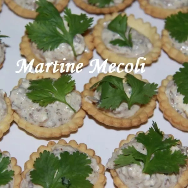 Mini tartelettes apéritives au sésame et aux rillettes de sardines au citron