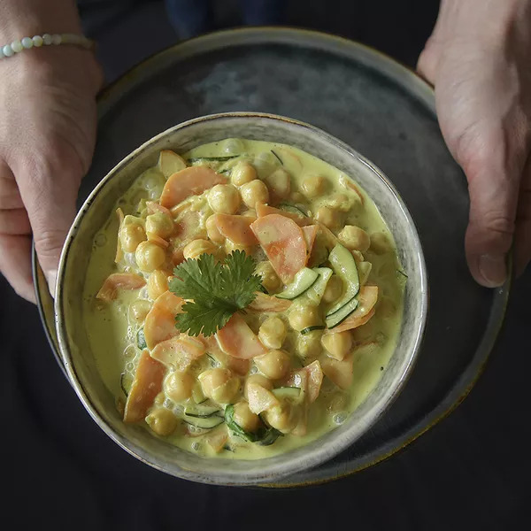 Curry de pois chiche, carotte et courgette au lait de coco	