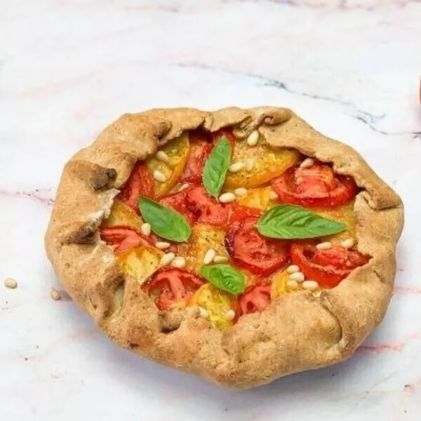 Tarte à la tomate, moutarde et basilic