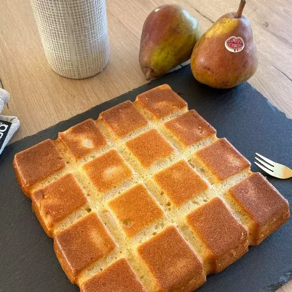 Gâteau moelleux au yaourt et à la poire