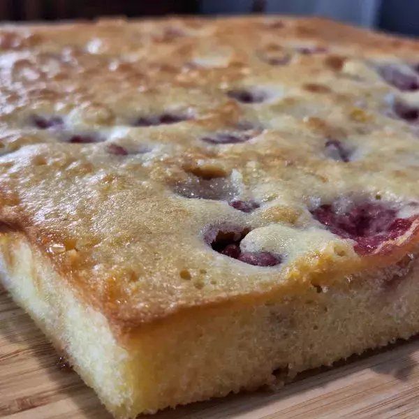 Brownie au chocolat blanc et framboises 