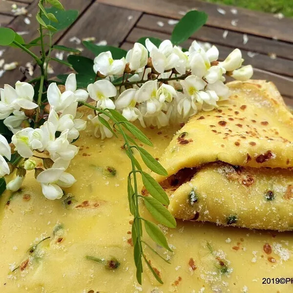 Crêpes aux fleurs d'acacia