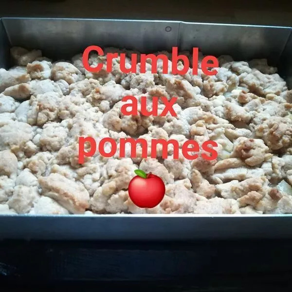 Crumble aux pommes dans le moule Petit FT 3020 et le Cadre Inox CE 237169