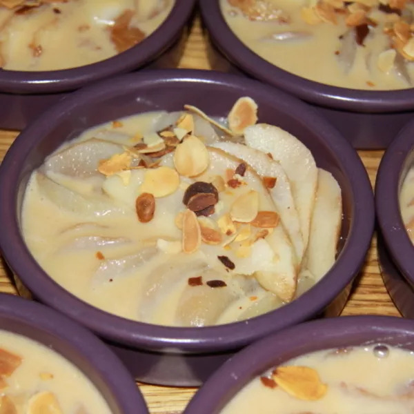 Eventails de poire sur crème caramel