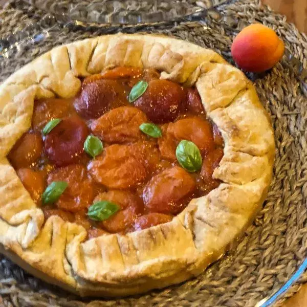 Tarte rustique abricots basilic 