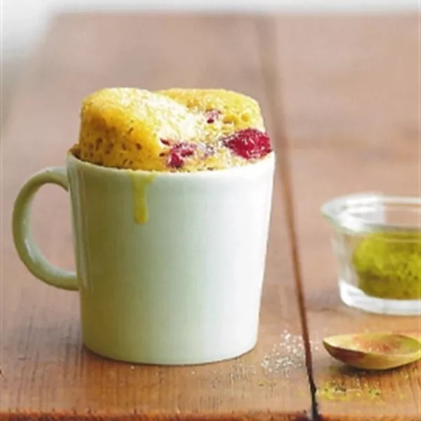 Mug cake thé vert et framboises