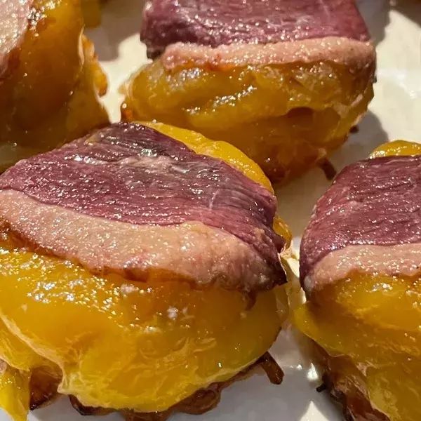 Tatin de mangue au magret de canard