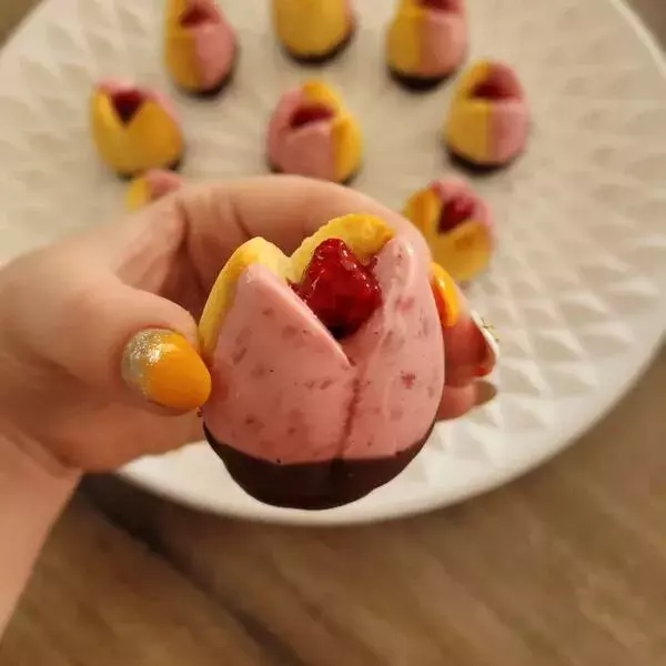 Boutons de rose à la framboise