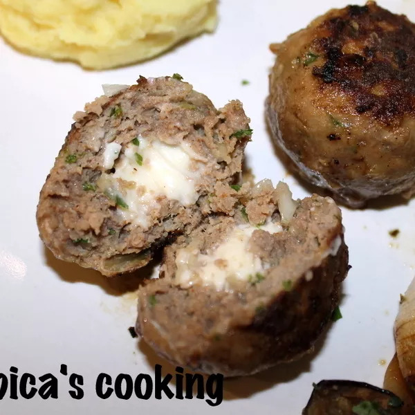 Boulettes de boeuf au coeur de fromage fondu 