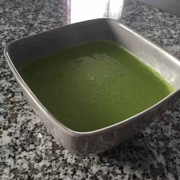 Crème de petits pois, menthe et chèvre frais