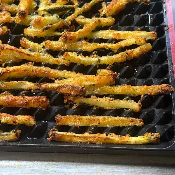 Frites de courgettes  au parmesan