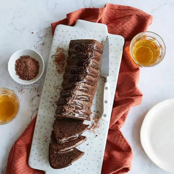 Cake chocolat, fleurs et épices 