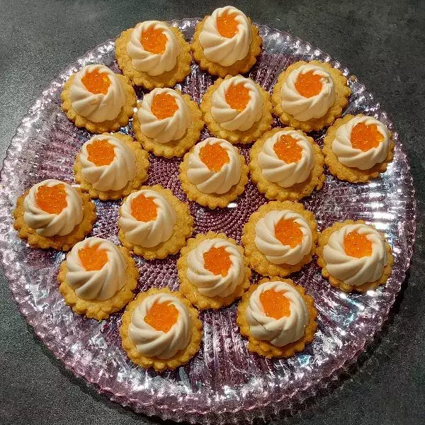 Panna cotta à la truite fumée sur biscuits parmesan 