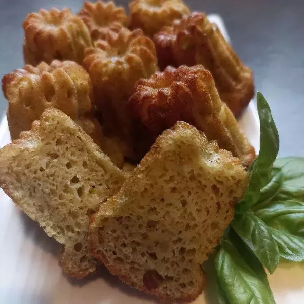 Mini cannelés au pesto