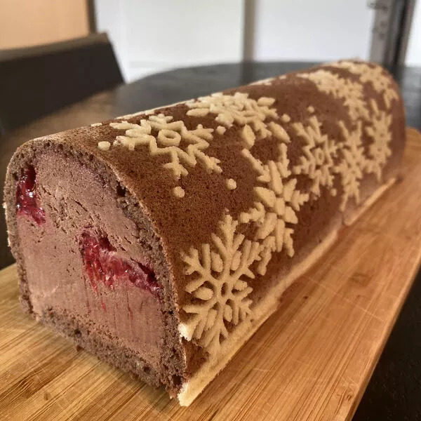 Bûche au chocolat et aux framboises