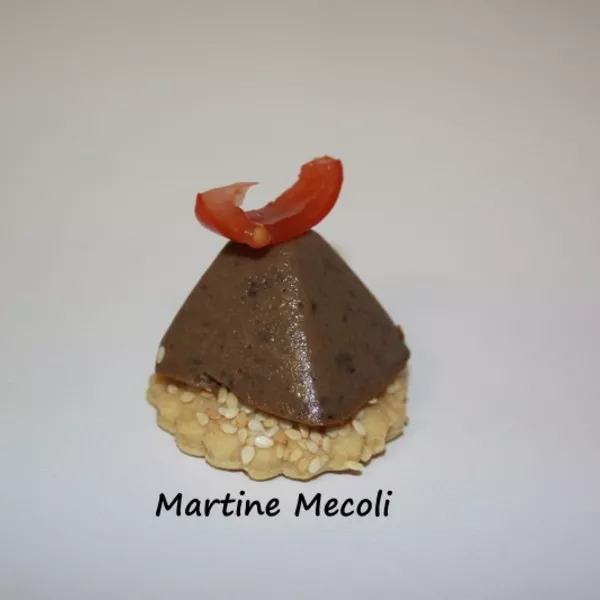 Mini pyramides de la mer sur canapés sans cook'in