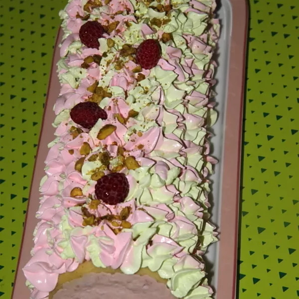 Bûche framboises pistaches 