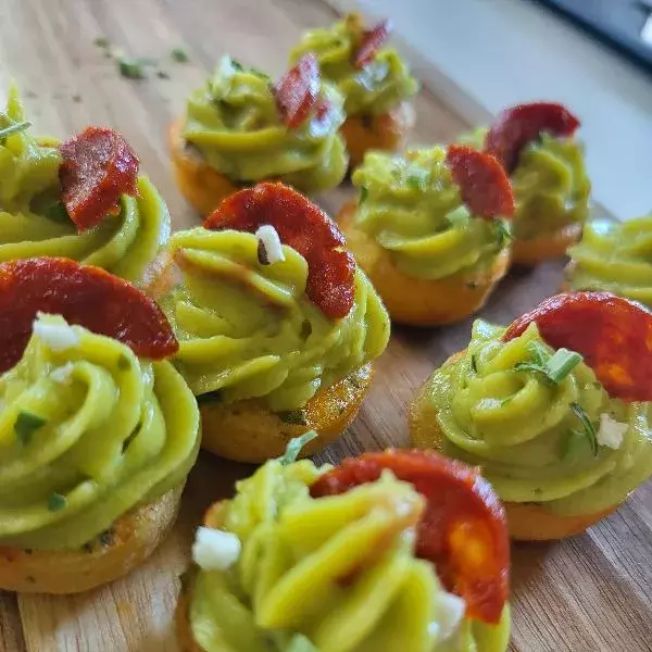 Mini cup cake guacamole/ chorizo