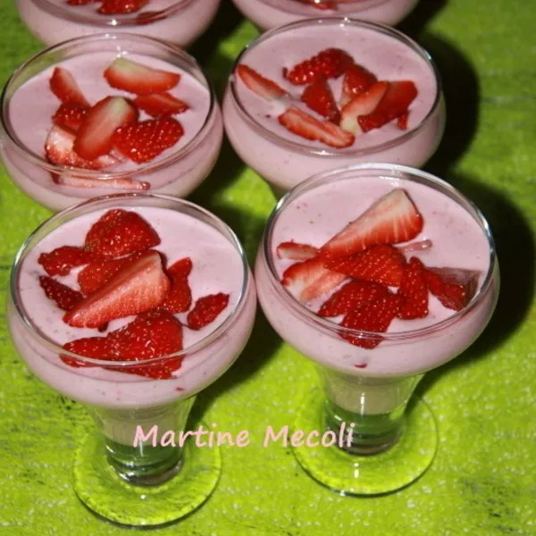 Mousses légères aux fraises