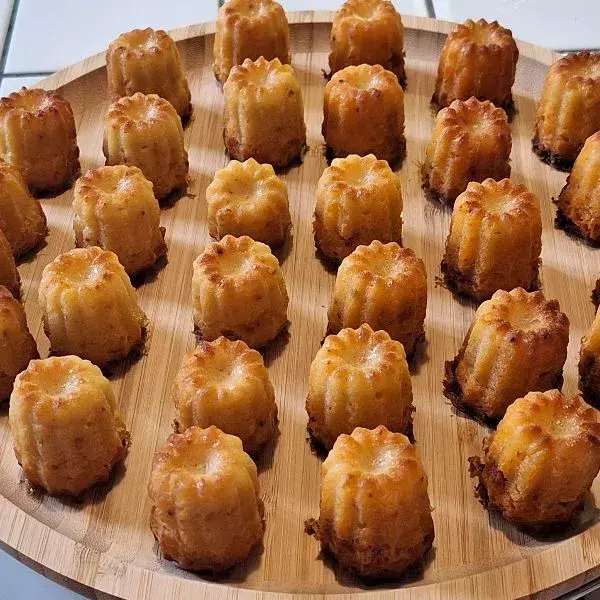 Mini-cannelés au chorizo et etorki