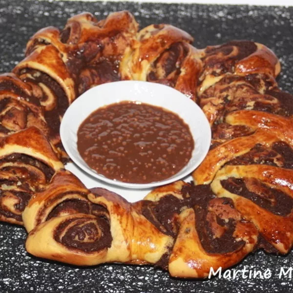 Couronne briochée chocolatée et sa sauce chocolat noisettes sans cook'in