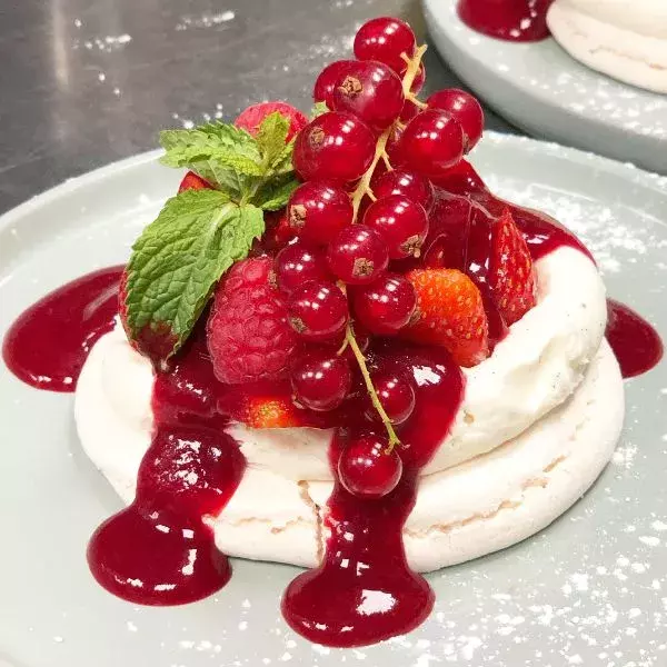 Pavlova fruits rouges à ma façon 