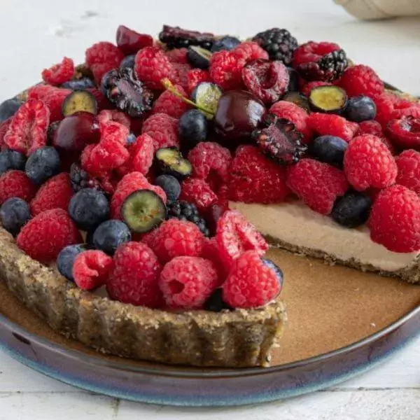 Tarte crue façon panna cotta & fruits rouges