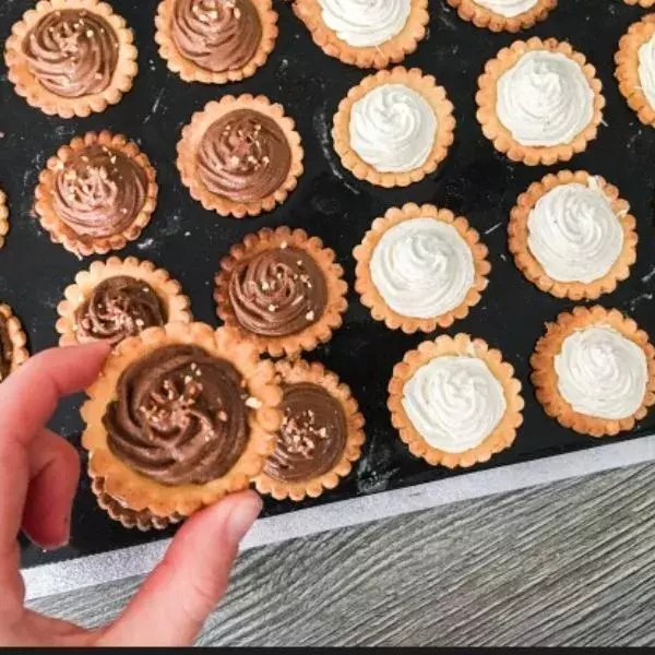 Assortiment de mini-tartelettes sucrées