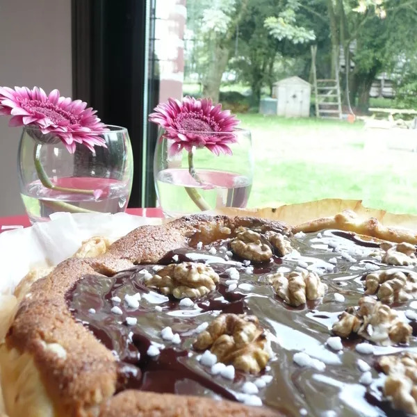 Tarte chocolat noir, poires, noix