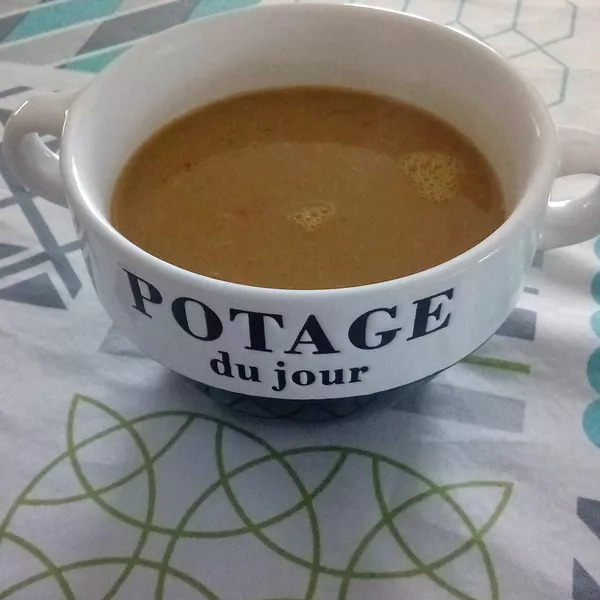 Potage lentilles de corail au poivron  et son vinaigre balsamique 