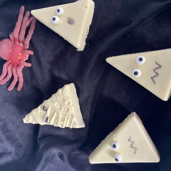 Momies et fantômes triangles