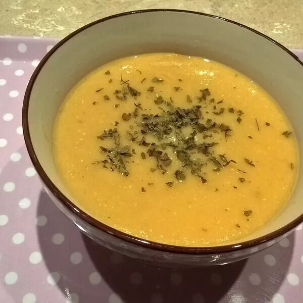 Soupe aux lentilles corail et aux épices