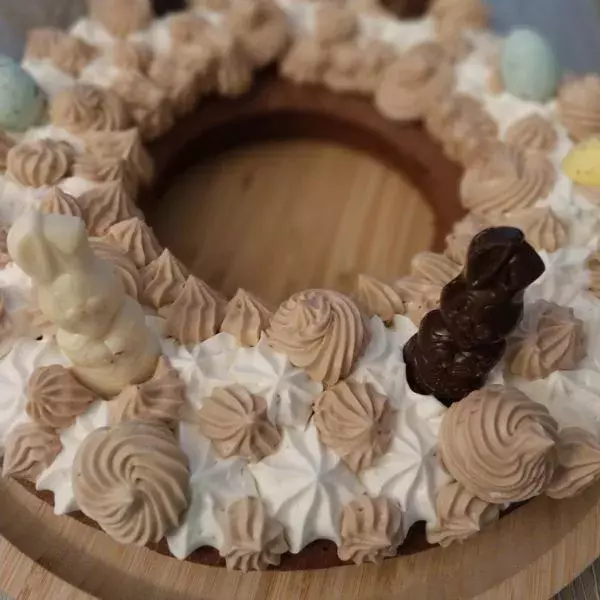 Couronne de Pâques au chocolat & praliné