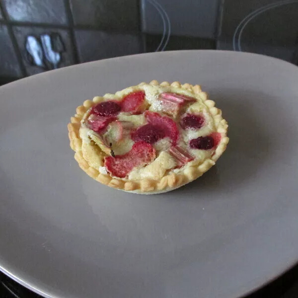 Tartelettes à la rhubarbe et aux framboises