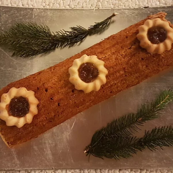 Bûche de pain d'épices à la panna cotta de foie gras et son confit d'oignon