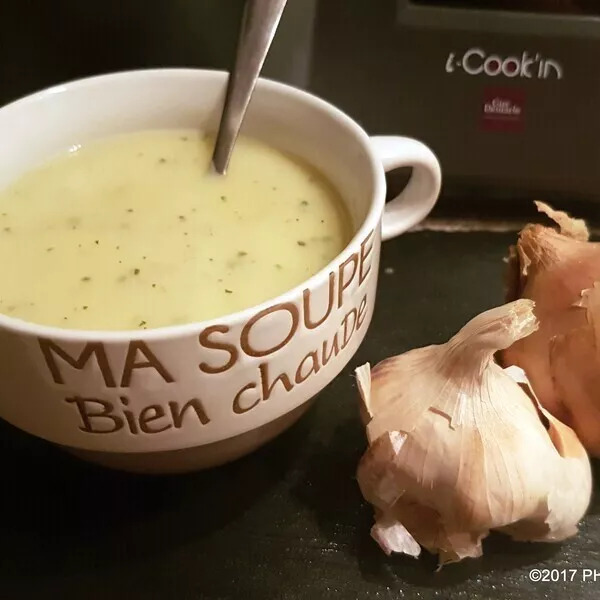 Soupe anti-grippe à l'ail et à l'oignon