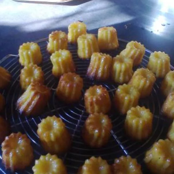 Mini cannelés au thym et au parmesan