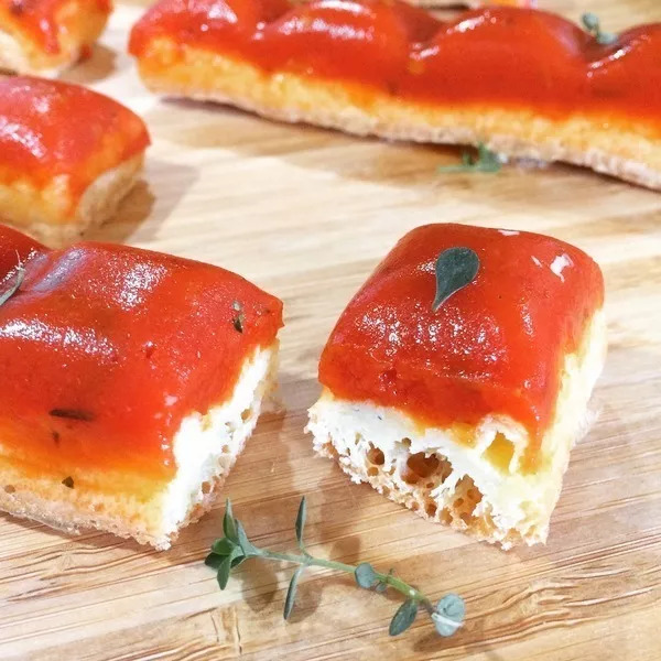 Moelleux au chèvre gelée de tomates 