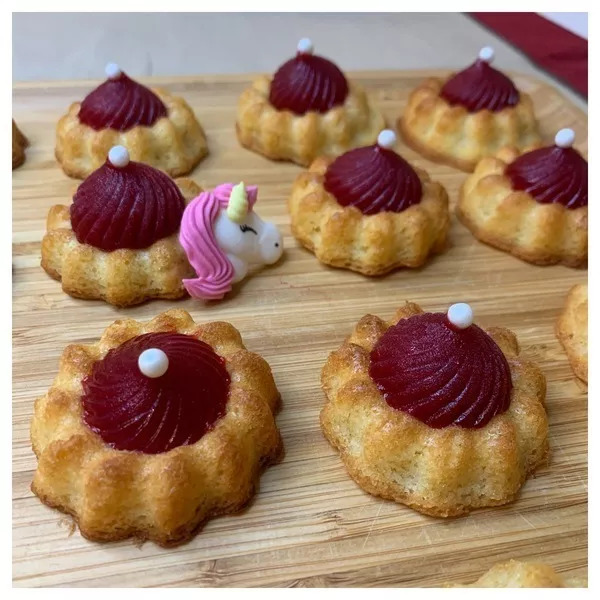 Tourbillons de fruits sur Moelleux aux amandes