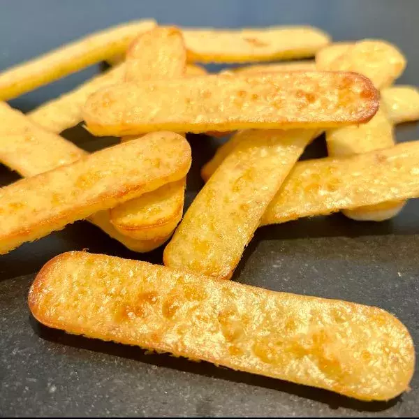 Petits bâtonnets d'apéritif au parmesan - Chez Nanou