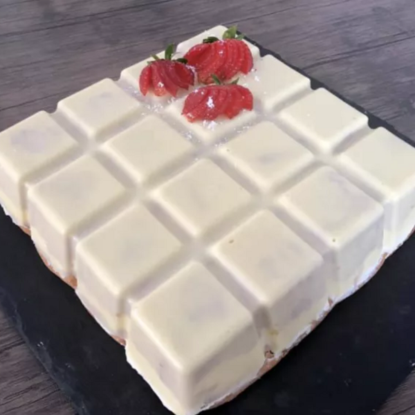 Fraisier, coque chocolat blanc au Thermomix