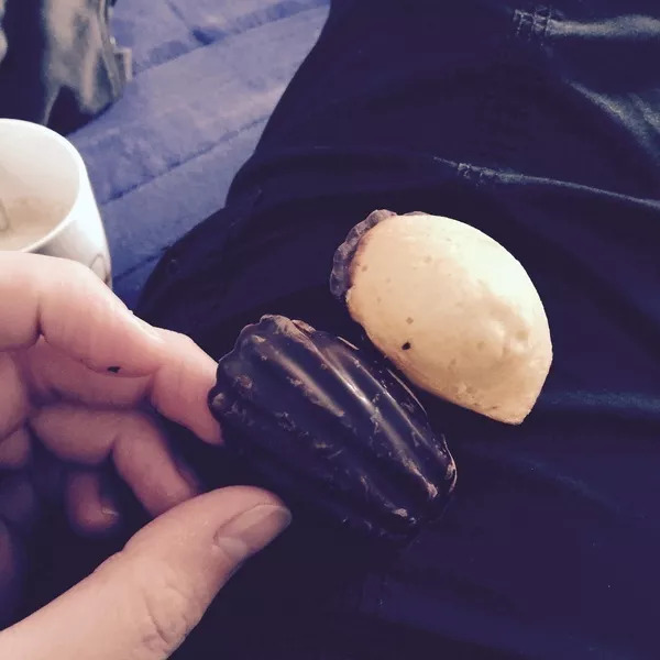 Madeleines avec coque en chocolat ou sans 