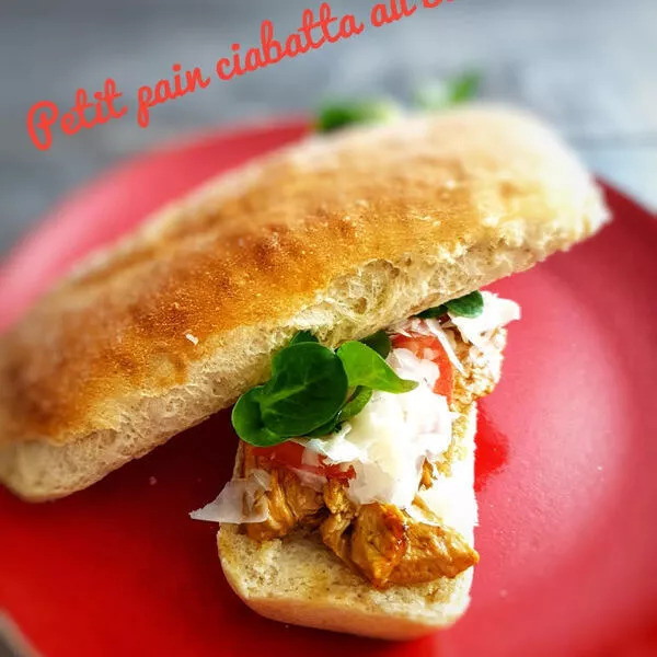 Petit pain ciabatta au basilic