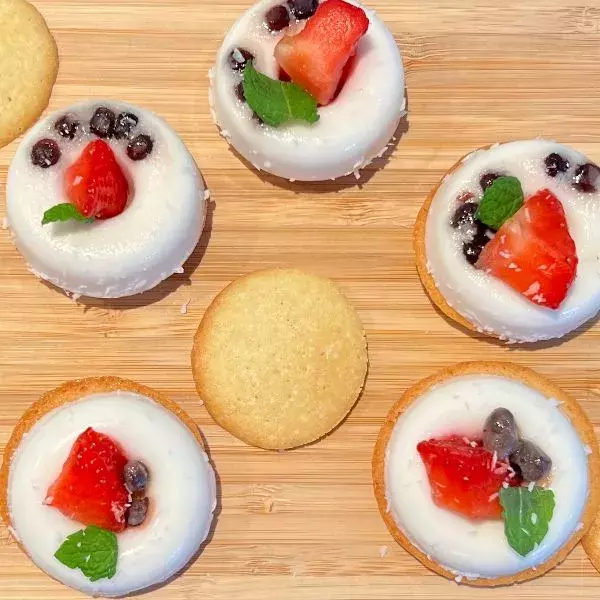 Petits biscuits, panna cotta de coco - Chez Nanou