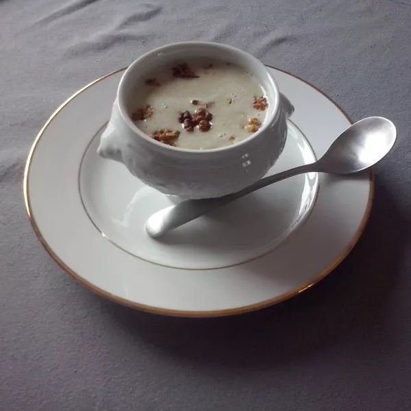 Velouté d'endives aux éclats de noix