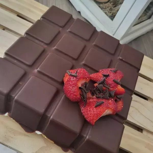 Fraisiers sous sa coque en chocolat