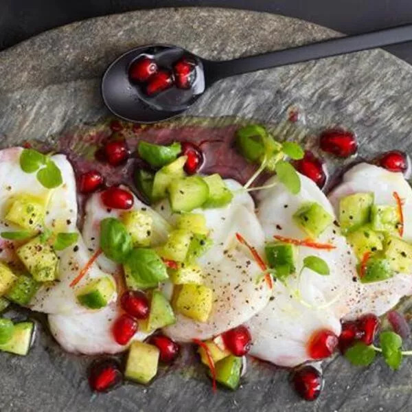 Carpaccio de Lotte aux graines de grenade et avocat