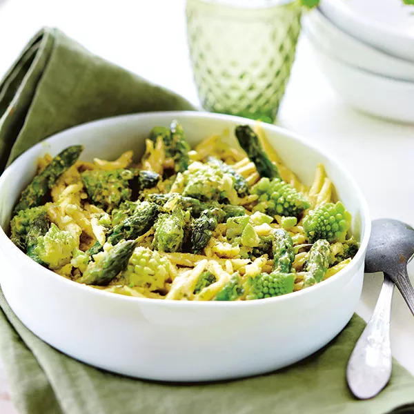 Salade de pâtes aux asperges et chou romanesco