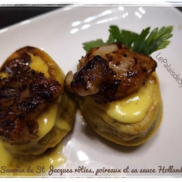 Savarins de Saint-Jacques rôties, poireaux et sauce Hollandaise