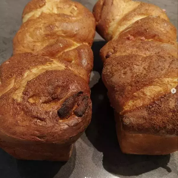 BRIOCHE AUX PRALINES ROSES